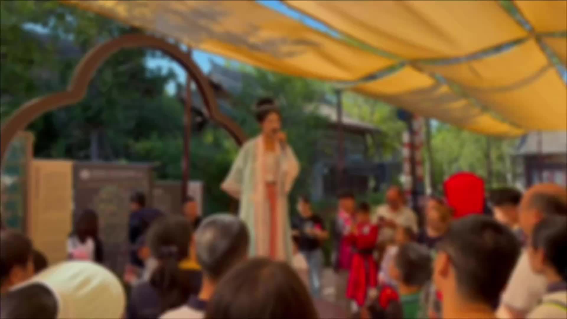 假期过半旅游热度不减，明水古城互动演艺点亮“文化+亲子”游