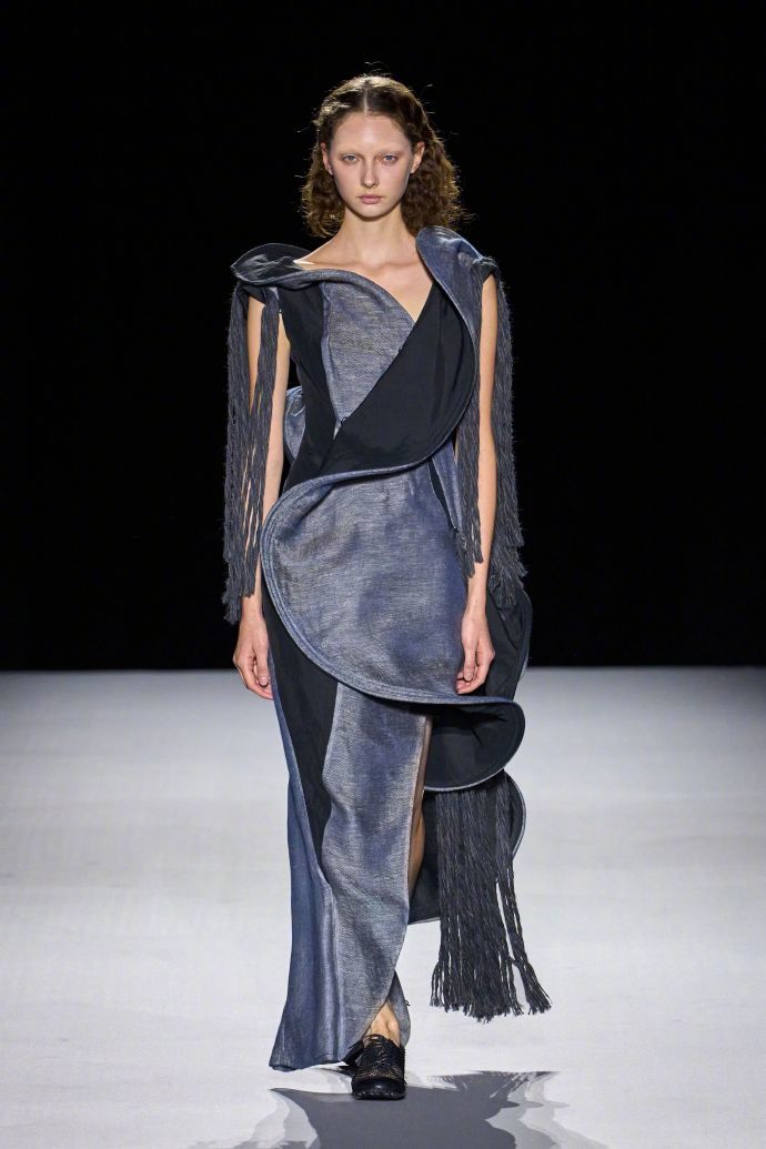 Yohji Yamamoto 2027 春夏成衣大秀 一场关于创作本身的深刻演绎
