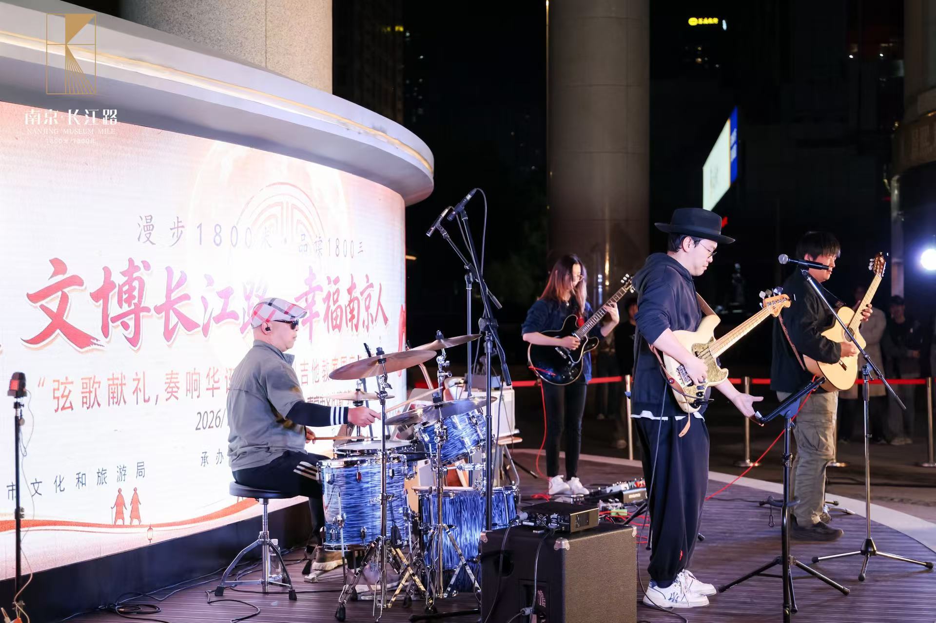 南京:长江路上好戏连台,街头巷尾皆“入戏”
