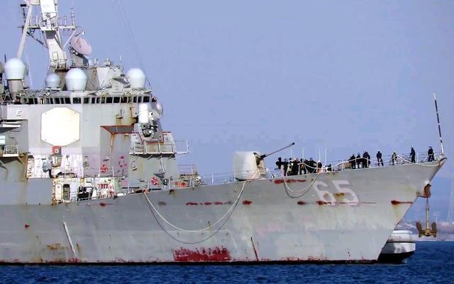 美舰在南海趴窝4天，美军不敢说的真相央视来说：被055大驱拉爆了