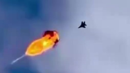 几乎贴脸开火，乌军米格-29空中追击，30毫米机炮凌空打爆俄无人机