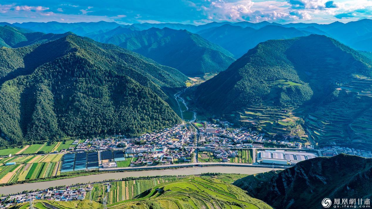 纳浪镇地处洮河沿岸，林草资源连片交错。谢水生　摄