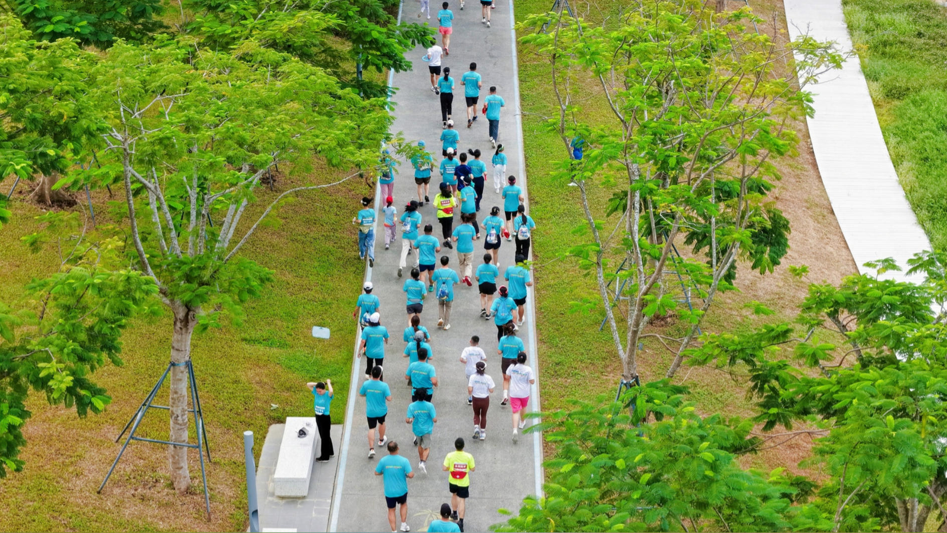 2026全民健身动感健康跑活力开跑近千名跑者相聚海棠河生态公园(图1)