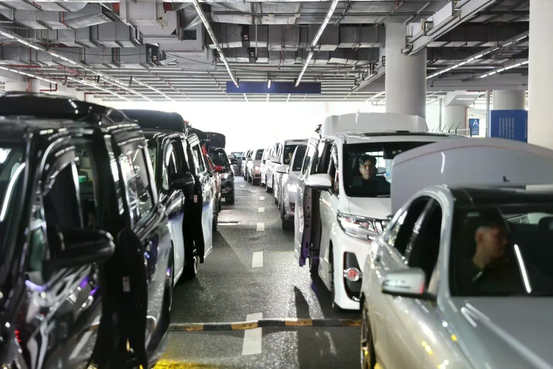 单日客流量达79万人次 珠海口岸国庆假期迎跨境出行高峰