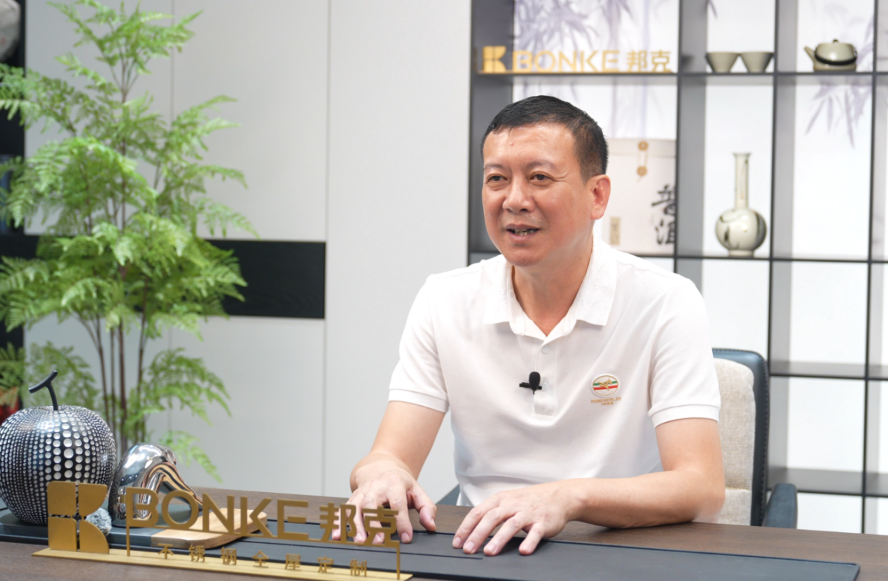 图:邦克厨卫在董事长罗永杨