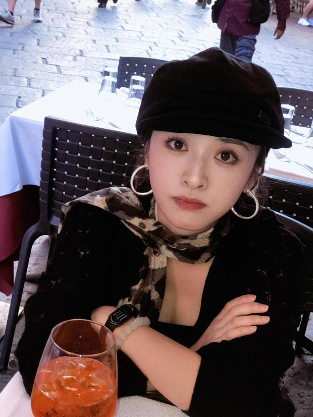 沈月分享假期美照 清新氛围感酷似韩剧女主