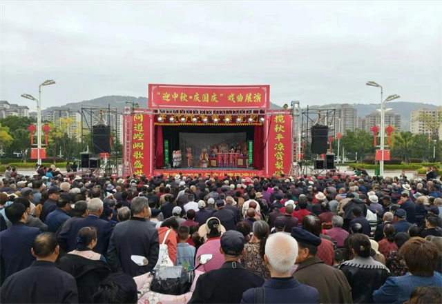 平凉市以“问道揽秋”为主题组织开展惠民演出