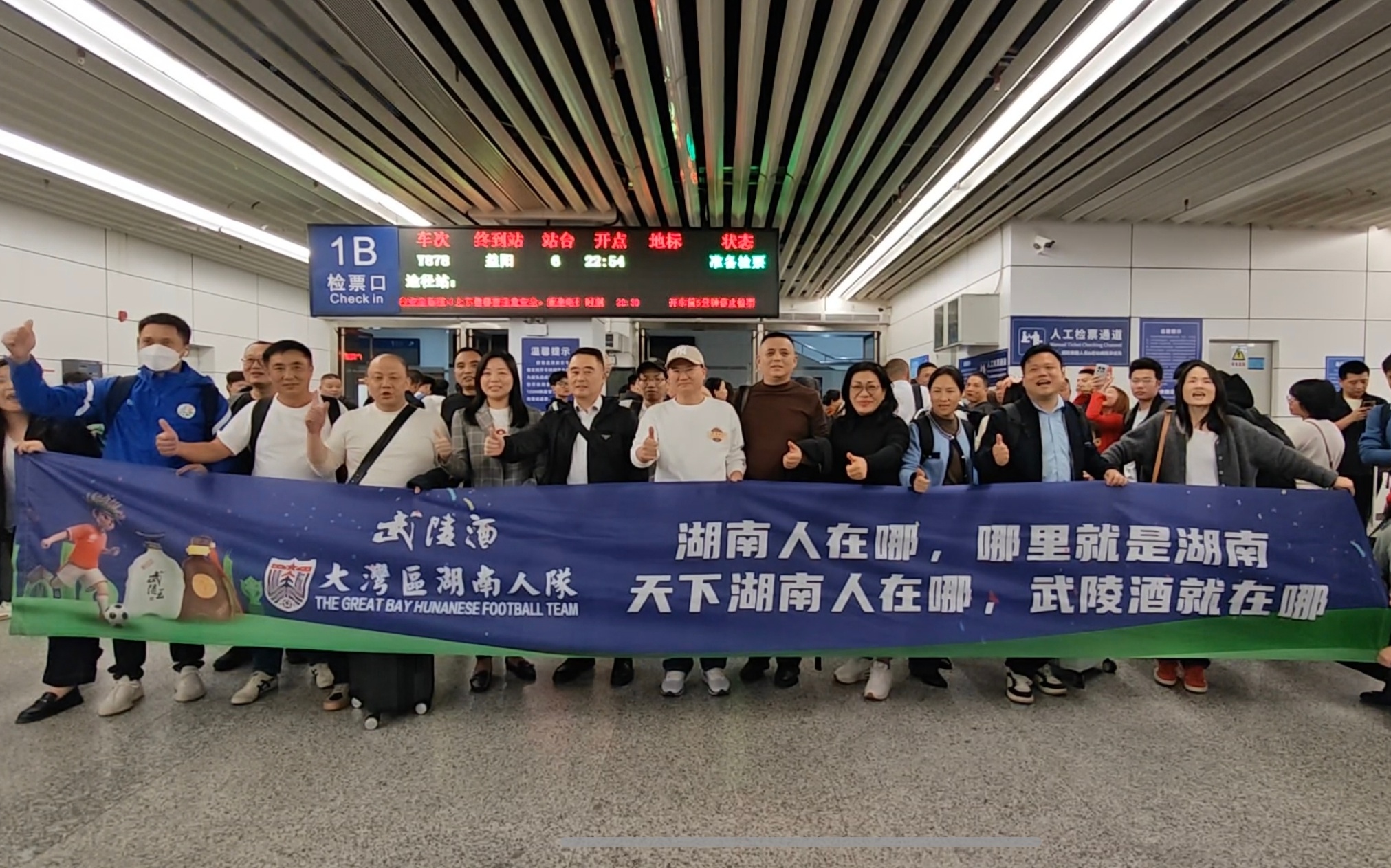 双节消费观察|从"追大牌"到"认本土名酒",武陵酒凭什么打动湖南人?