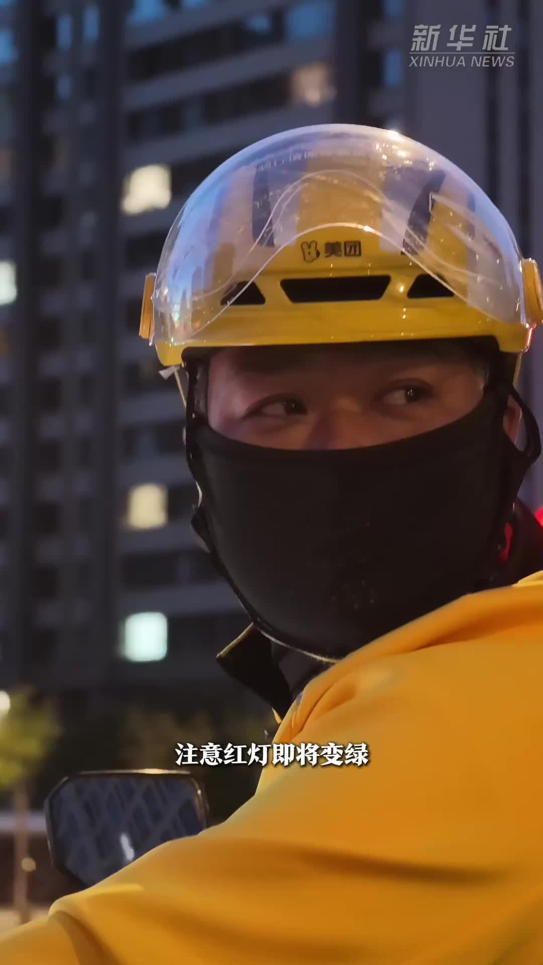 城事·微光丨一位社工干部的A/B面