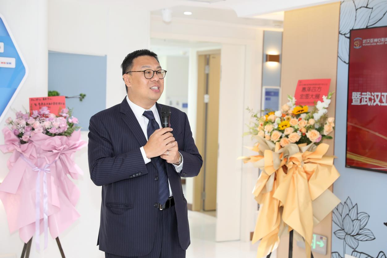 香港亚洲医疗集团谢兆基董事总经理在活动现场致辞