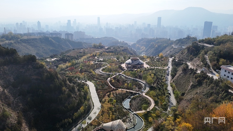 彩陶公园一景(央广网记者 寇刚 摄)