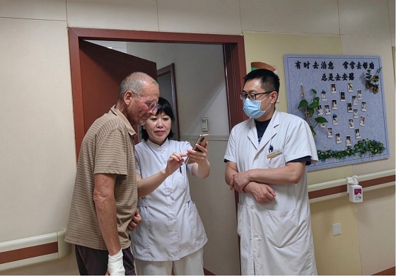 跨越语言的救治：英国作家在秦皇岛顺利完成锁骨手术