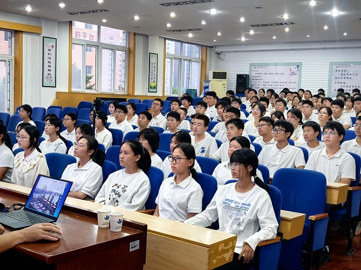 秦皇岛市总工会劳模工匠进校园宣讲活动走进市第五中学