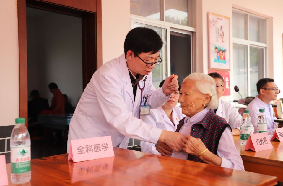 九江湖口:重阳暖桑榆 敬老传温情