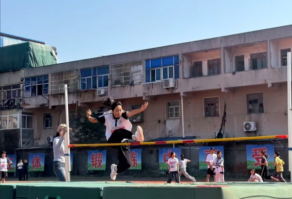 凝神聚力展英姿砥砺前行续华章——庐江实验中学第十四届田径运动会圆满举行(图3)
