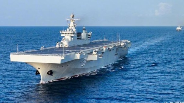 美军航母整合无人机空战中心，解放军076两栖攻击舰成无人机母舰