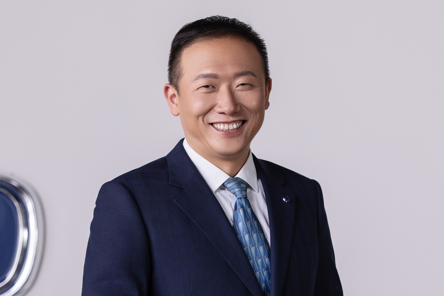 长安汽车高管调整,朱华荣不再兼任子公司董事长,赵非升任董事长