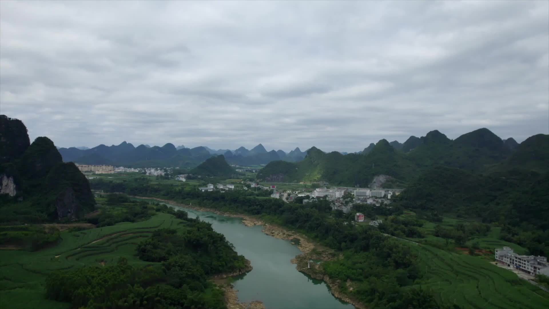 藏粤直流工程广西段线路首基塔开始浇筑
