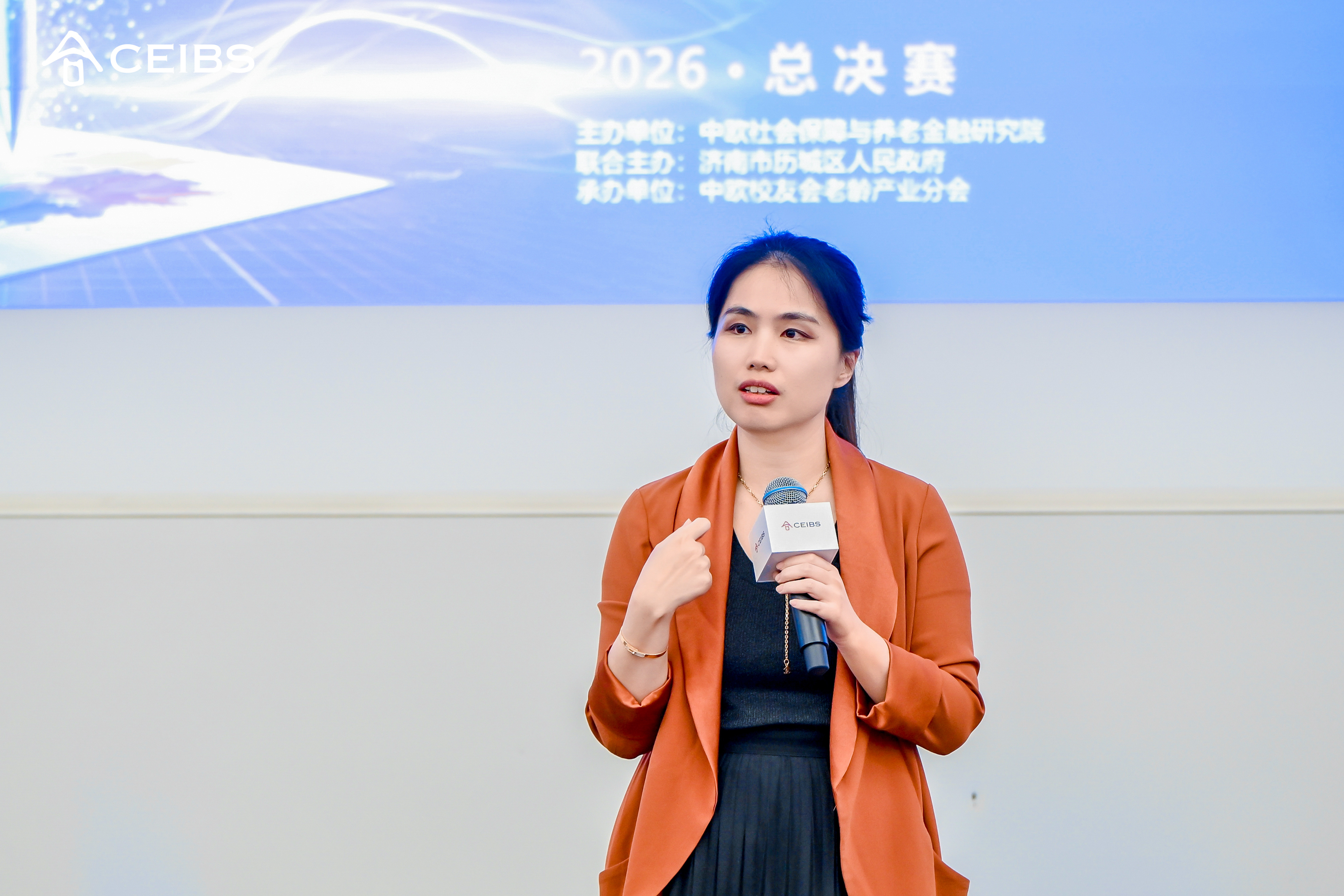中欧国际工商学院战略学及创业学副教授杨蔚.jpg