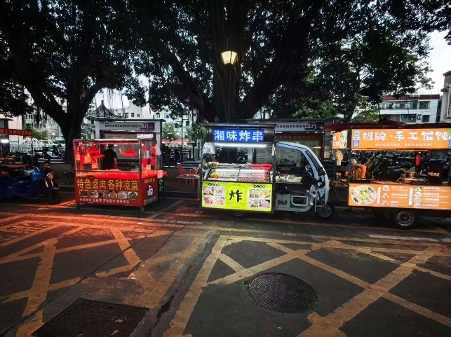 告别“躲猫猫”，铁岗社区为摊贩安了个“新家”