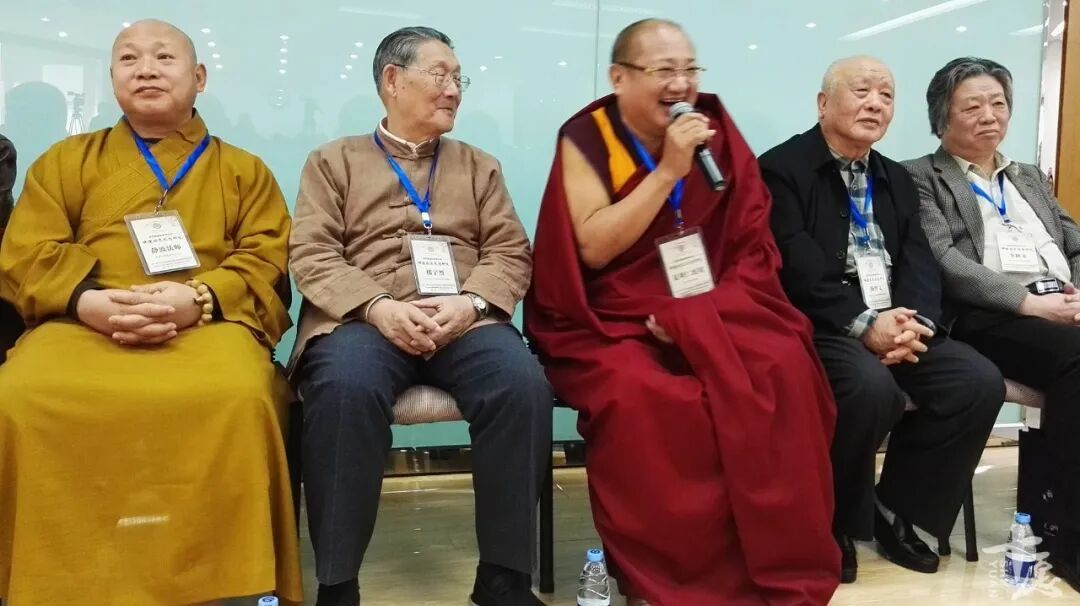 楼宇烈教授（左二）和杨曾文教授（右二）共同出席第六届国际佛学论坛