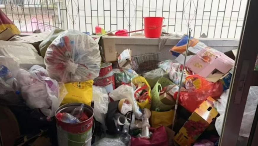 江西一对夫妻家中囤积大量废品，双双肺部感染住院