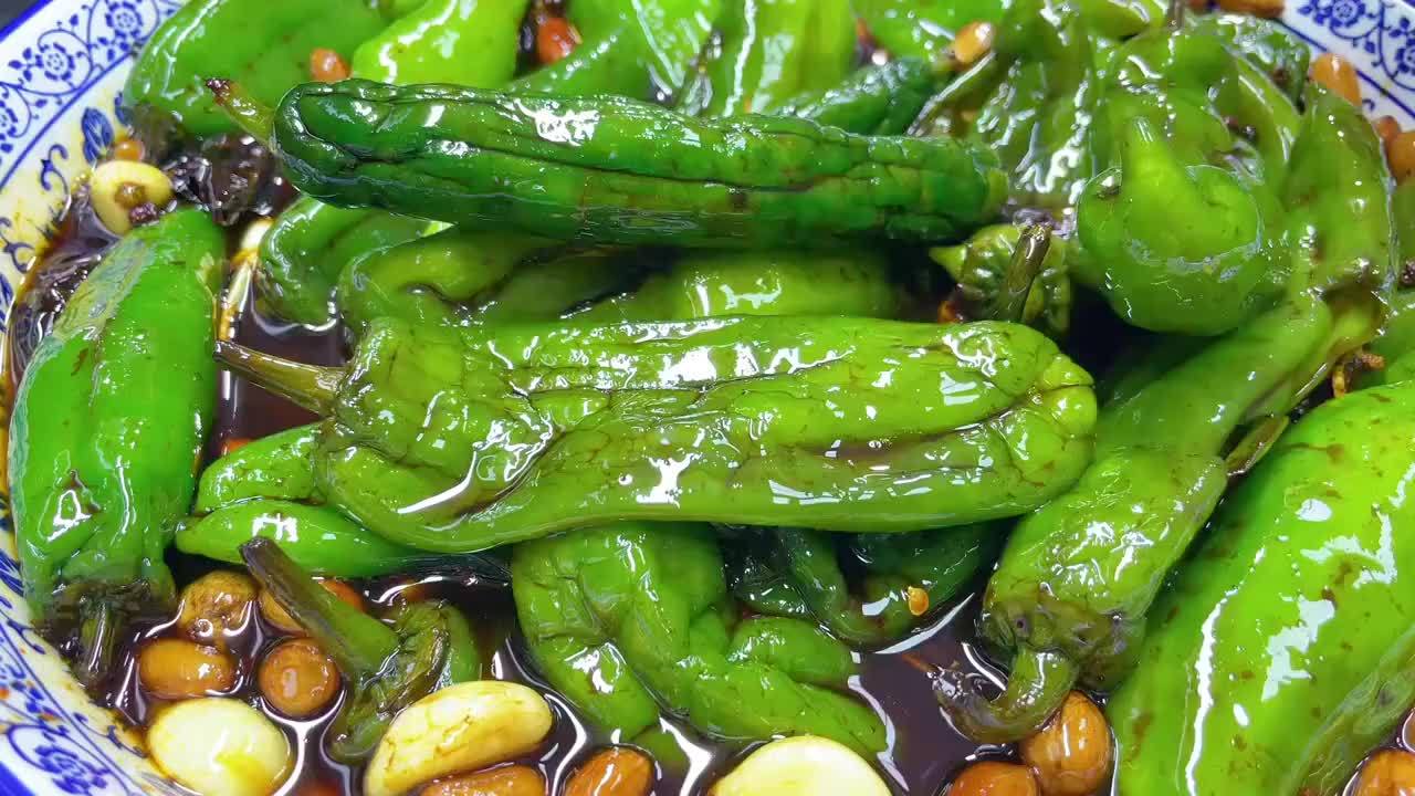 腌辣椒的季节到了，教你祖传百年的酱油辣椒配方，香辣开胃，过瘾