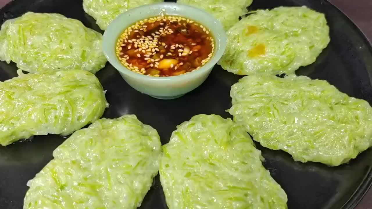 秋冬要多吃萝卜，教你一个新吃法，不炒不油炸，一次做一锅不够吃