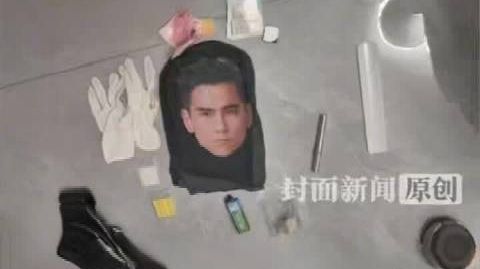 【男子戴彭于晏头套盗窃秒被抓】盗贼戴彭于晏头套民警都看笑了 10月1