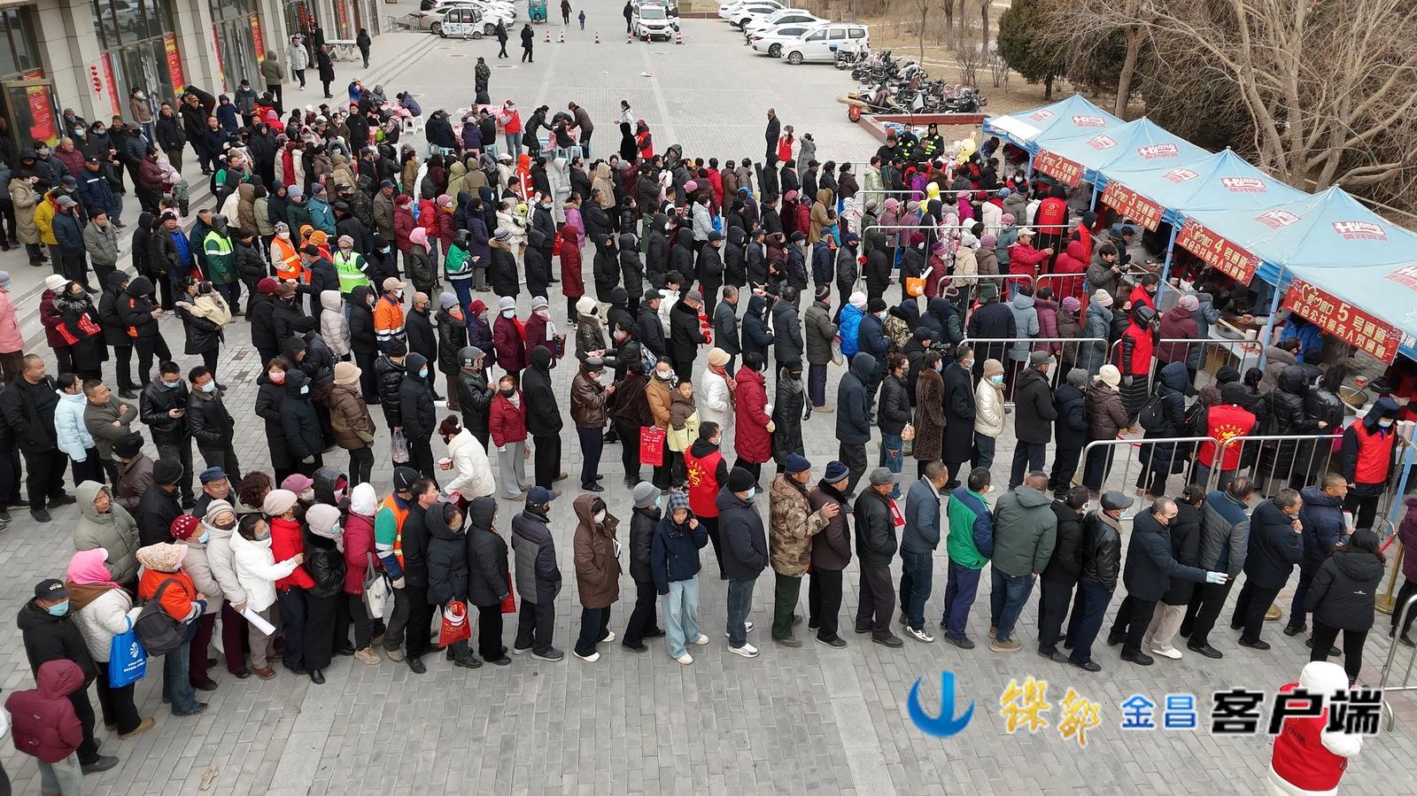 △2026年1月，金川区广州路街道天源里社区举办以“村居融合庆腊八&middot;城乡携手倡新风”为主题的百家宴活动。