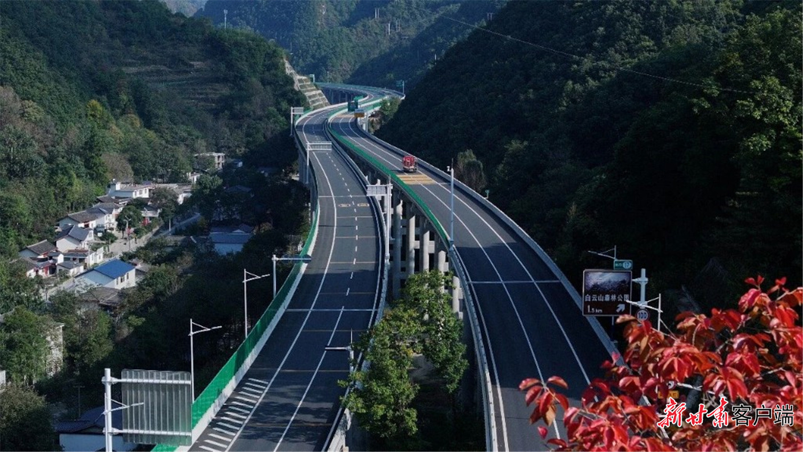 康略高速风景如画　省公交建集团康略项目分公司供图