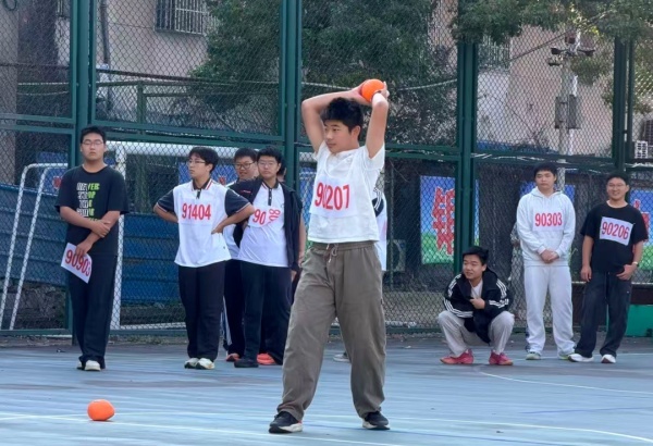凝神聚力展英姿砥砺前行续华章——庐江实验中学第十四届田径运动会圆满举行(图2)