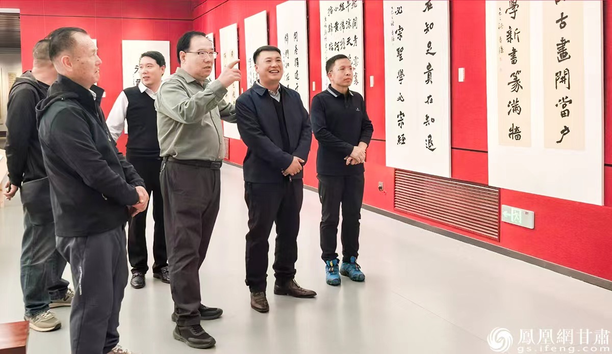 书坛同仁齐聚一堂欣赏书法佳作