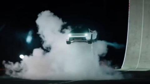真能飞!特斯拉Roadster首秀,垂直爬墙 空中起飞!#特斯拉##