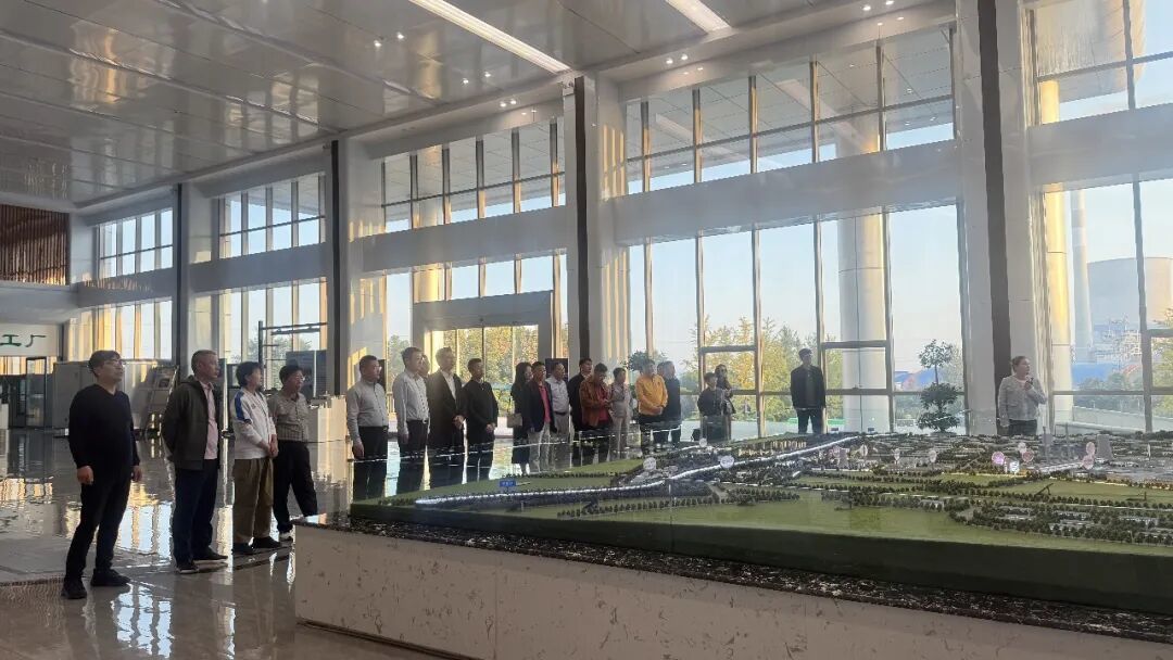图注：在铜川市董家河循环经济产业园考察学习交流