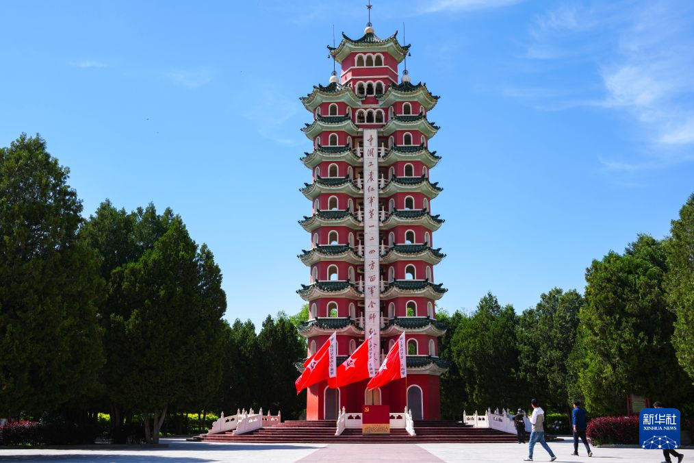 这是在甘肃省白银市会宁县的会宁红军会师旧址拍摄的会师纪念塔 新华社记者 郎兵兵 摄