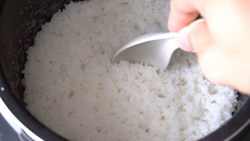 主食只吃白米饭你就亏大了！蒸米饭加这一步，血脂血糖都受益
