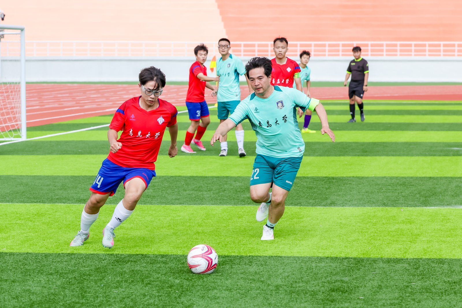 绿茵为约归母校　青大风华续新篇——青岛大学第一届“校友杯”足球超级联赛开幕