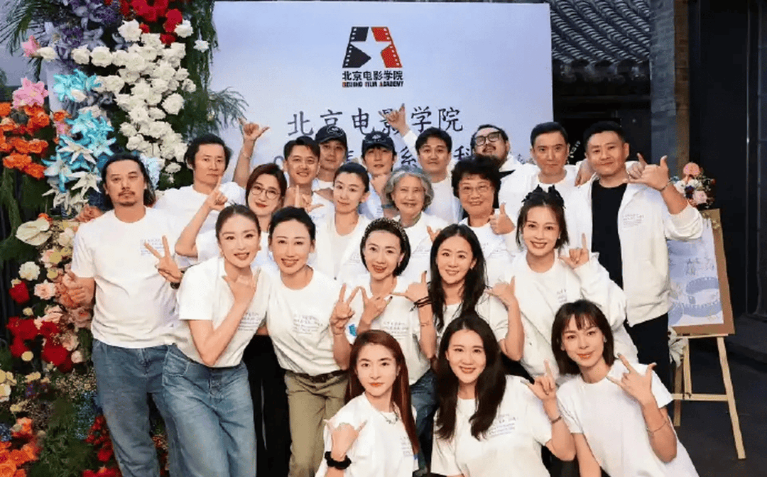 好友爆料朱一龙筹备同学会 亲手准备专属伴手礼