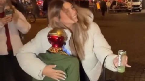 德国警方调查机器人性骚扰案 涉嫌性骚扰16岁少女,德国警方“逮捕”一