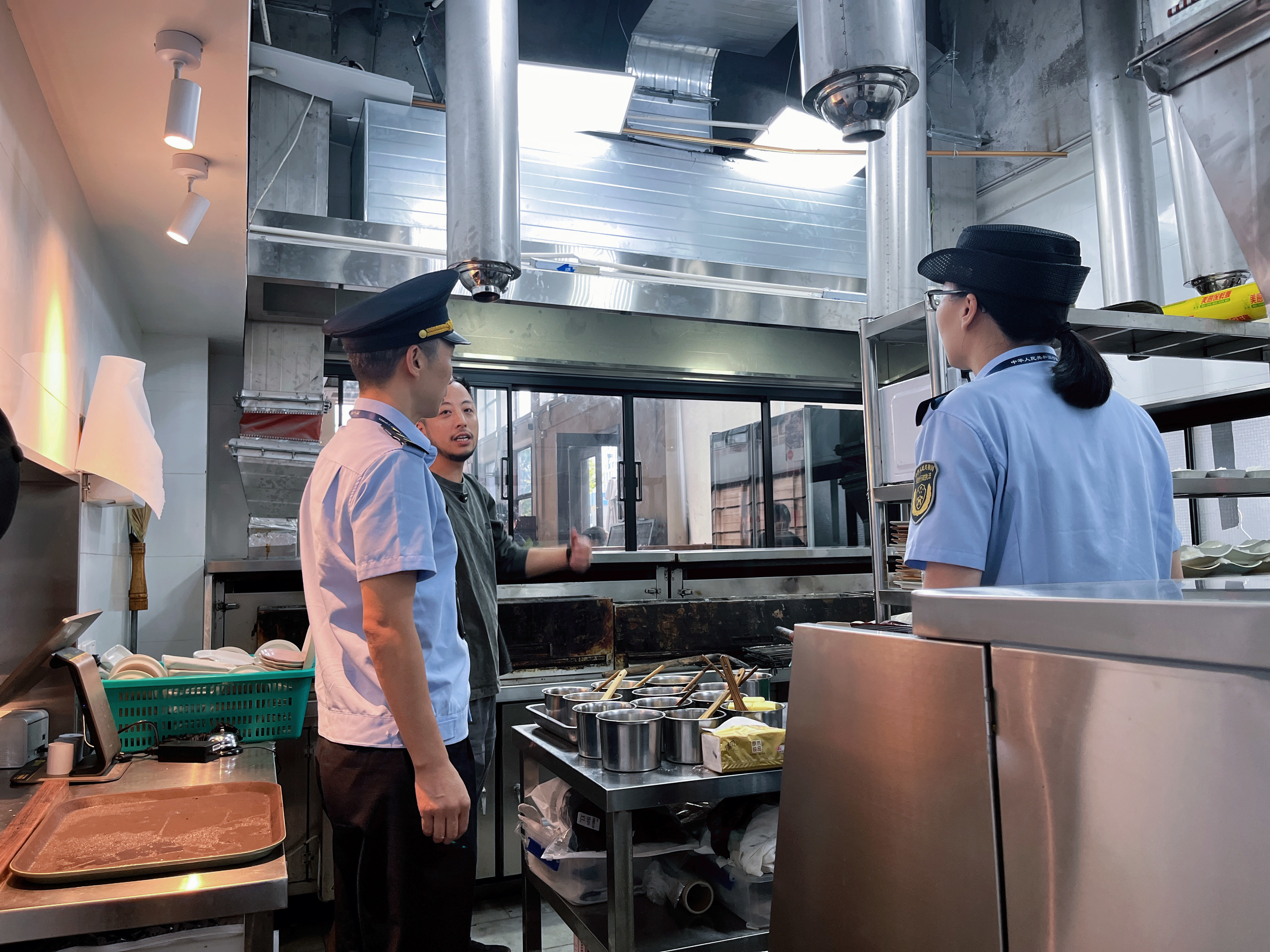 从“达标”到“宜居” 执法服务更进一步——鄞州综合执法深度破解餐饮油烟扰民难题