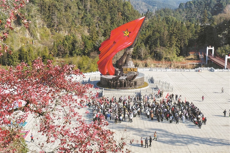 永新县永安中学在三湾改编景区‌开展红色研学活动。通讯员 张选平摄