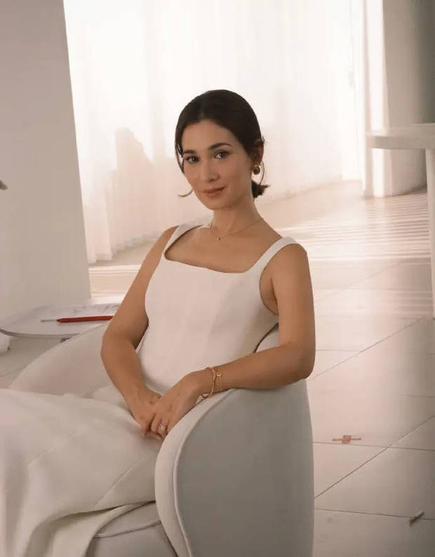 卢靖姗吊带白裙出镜 温婉知性