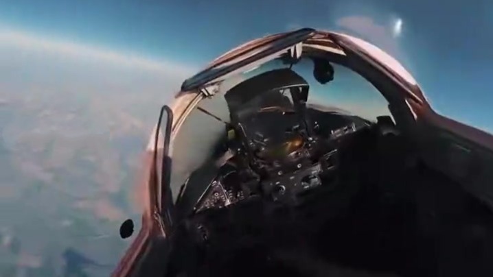 乌军公布座舱画面：米格-29发射R-73空空导弹，击落俄军无人机