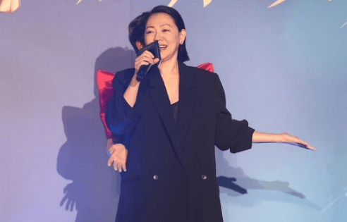 小S透露和女儿出门压力大:三个人站在一起 觉得自己像个番薯