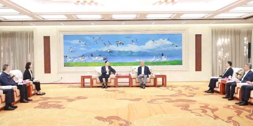 尹弘会见中国通用技术集团董事长于旭波