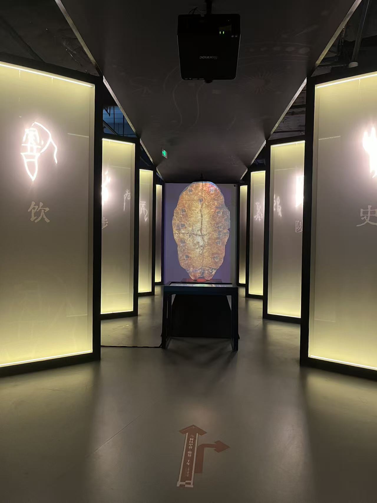 溯源甲骨文脉 以字为媒促文明互鉴——国家语言文字推广基地(深圳大学)探索语言文字美育国际传播新路径