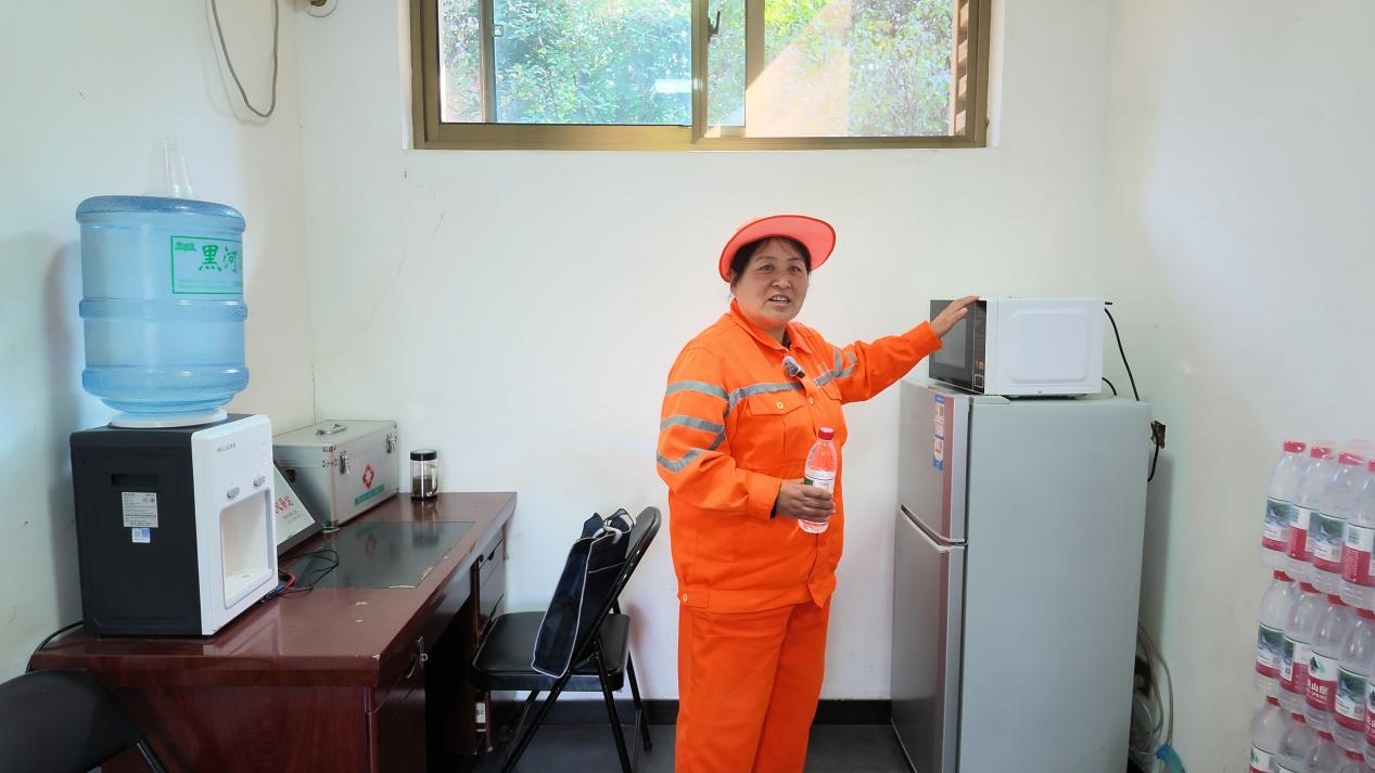 歇脚喝水充电全免费 爱心驿站温暖城市奔跑者