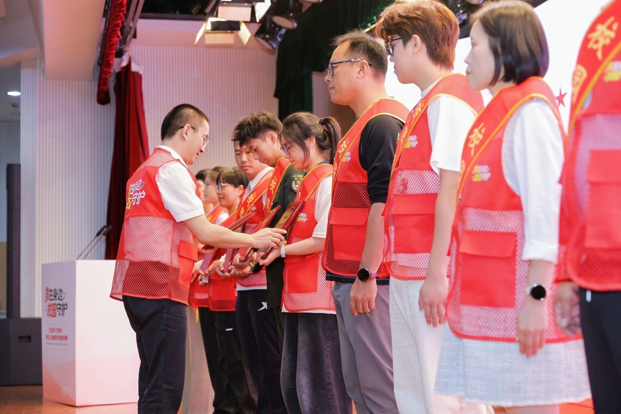 颁发校园“急救侠”聘任证书