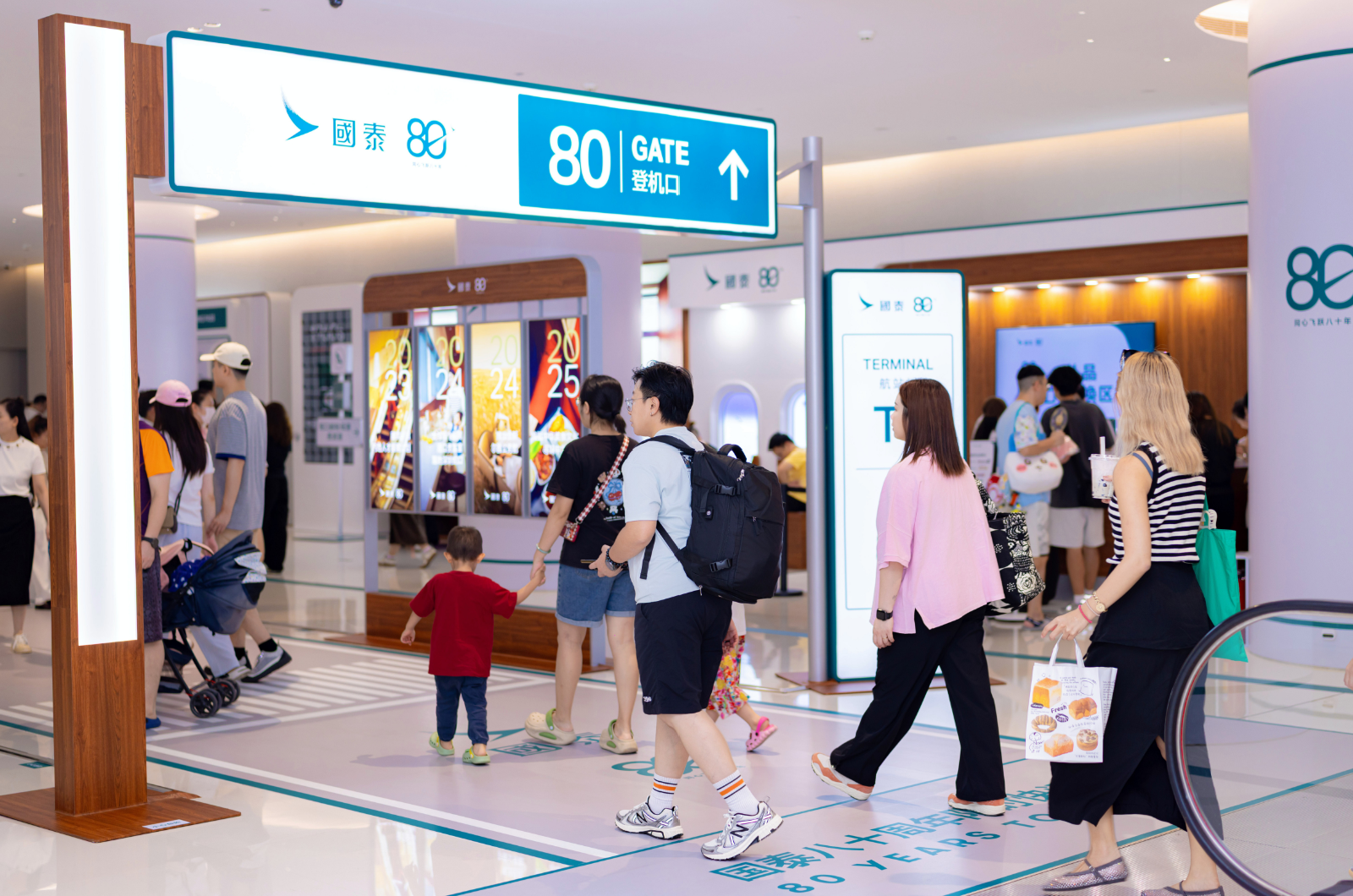 国泰80周年限时快闪空间落地深圳湾万象城